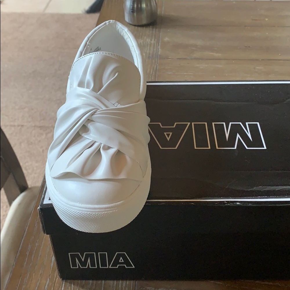 Cool white pair of slip on spring/summer shoes